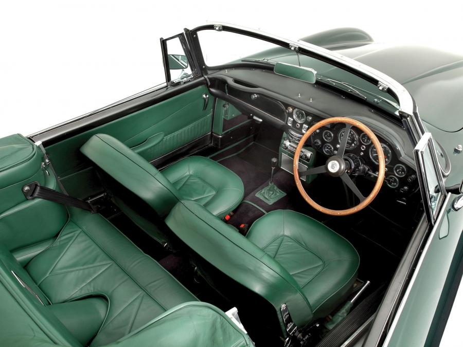 Интерьер Aston Martin Volante 1965 года  (фото 5 из 8)